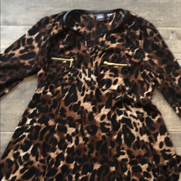 SOLD - Rafaella small animal print blouse fit and flare - Picture 4 of 6